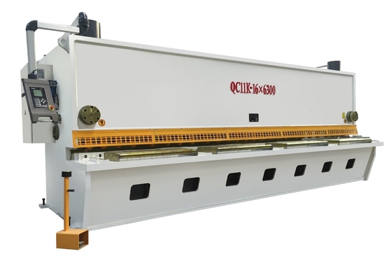 máquina de corte de la guillotina de 8m m de la chapa automática de los esquileos hidráulica en Turquía