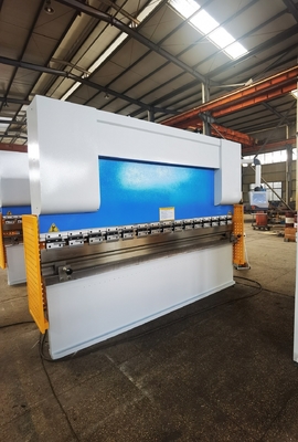 7.5KW máquina de frenado de prensa CNC hidráulico de acero suave 400mm Peso 7000kg